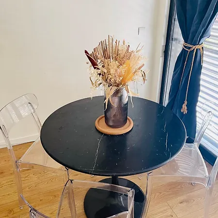 Maison 50 M2, A 5 Minutes De Paris Et Ideal Pour