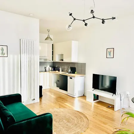 Maison 50 M2, A 5 Minutes De Paris Et Ideal Pour