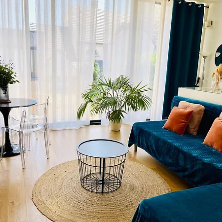 Апартаменты Maison 50 M2, A 5 Minutes De Paris Et Ideal Pour Монтрёй
